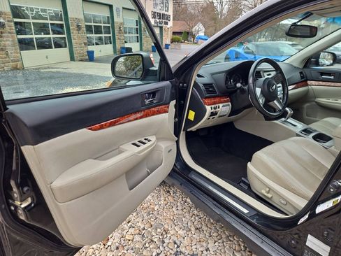 Used 2011 Subaru Outback 2.5i Limited AWD/4WD image 11