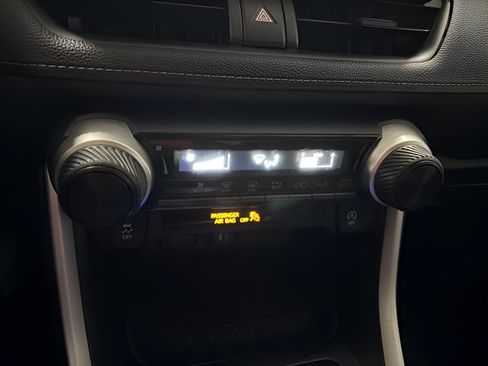 Used 2019 Toyota RAV4 LE w/ All Weather Liner Package AWD/4WD image 23