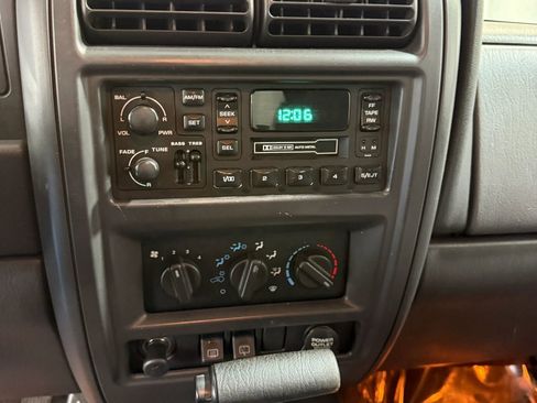 Used 2000 Jeep Cherokee Sport image 39