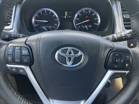 Used 2015 Toyota Highlander Limited Platinum AWD/4WD image 24