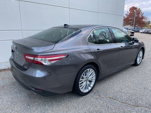 Used 2019 Toyota Camry XLE image 6
