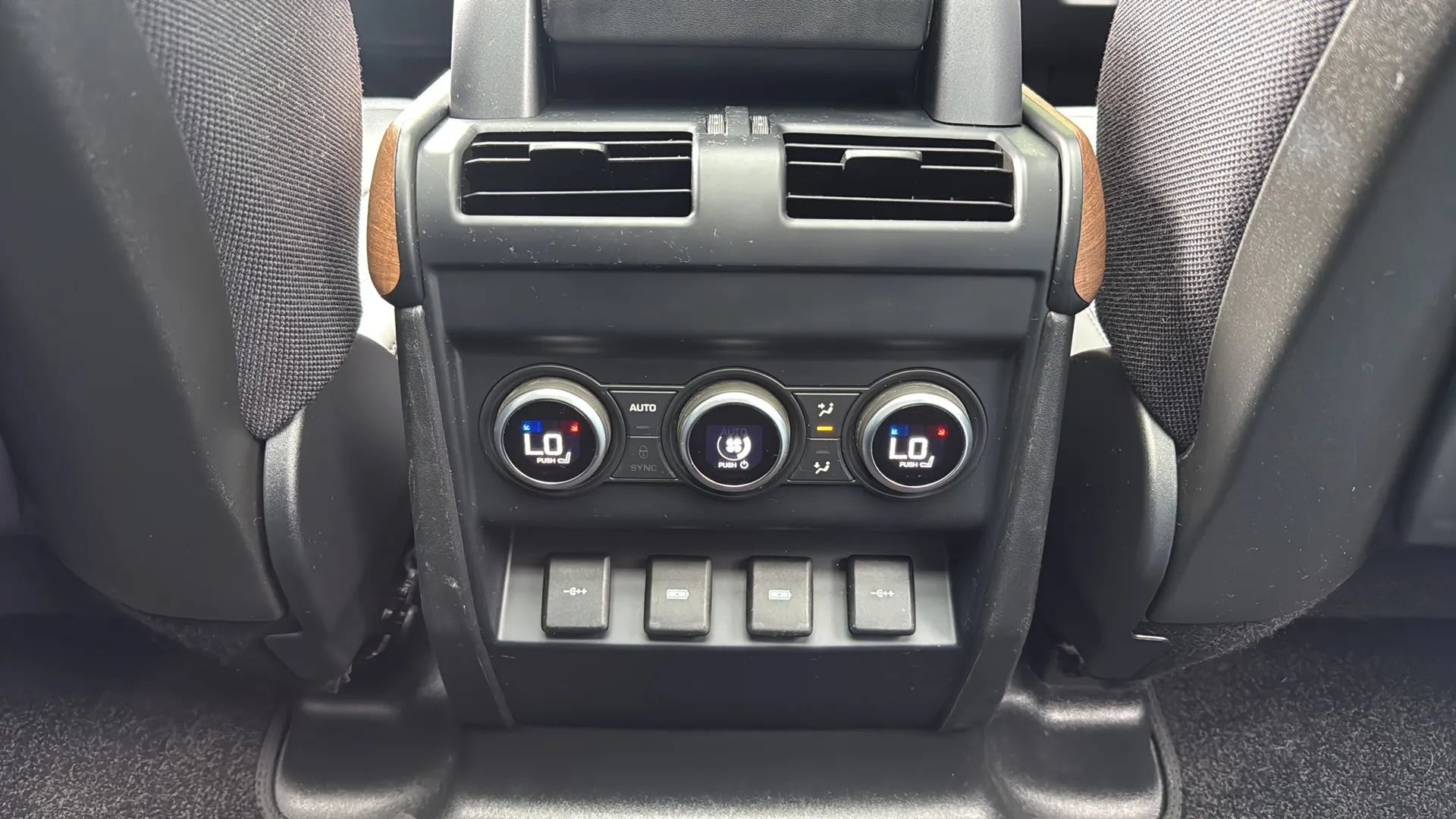 Used 2020 Land Rover Defender 110 X AWD/4WD image 34