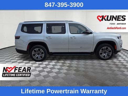 Used 2024 Jeep Wagoneer Series II w/ Flexible Seating Group AWD/4WD image 8