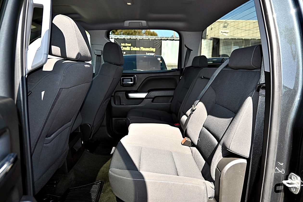 Used 2018 Chevrolet Silverado 1500 LT w/ All Star Edition RWD image 9