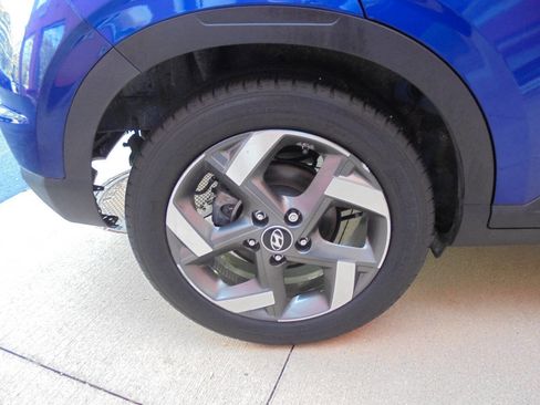 Used 2024 Hyundai Venue Limited FWD image 22