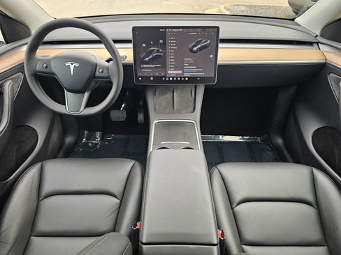 Used 2024 Tesla Model Y Long Range AWD/4WD image 18