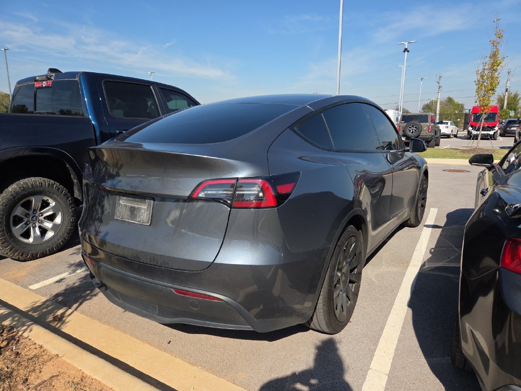 Used 2023 Tesla Model Y Long Range AWD/4WD image 3