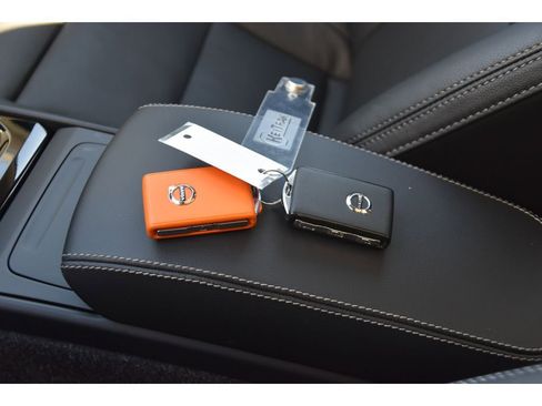 Certified 2025 Volvo XC40 B5 Plus w/ Protection Package Premier image 39