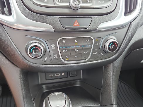 Used 2019 Chevrolet Equinox LT FWD image 14