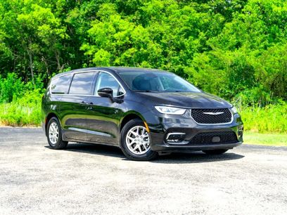 Used 2023 Chrysler Pacifica Touring-L