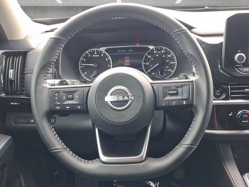 Certified 2025 Nissan Pathfinder SV FWD image 21