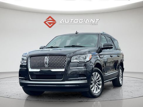 Used 2023 Lincoln Navigator 4WD image 1