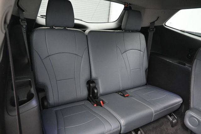 Used 2019 Buick Enclave Essence FWD image 18