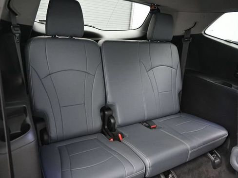 Used 2019 Buick Enclave Essence FWD image 18