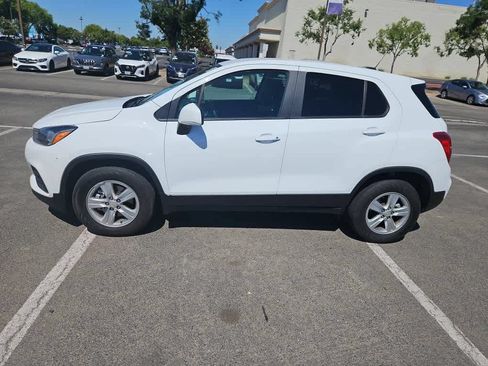 Used 2022 Chevrolet Trax LS w/ Tint and Cruise Package AWD/4WD image 5