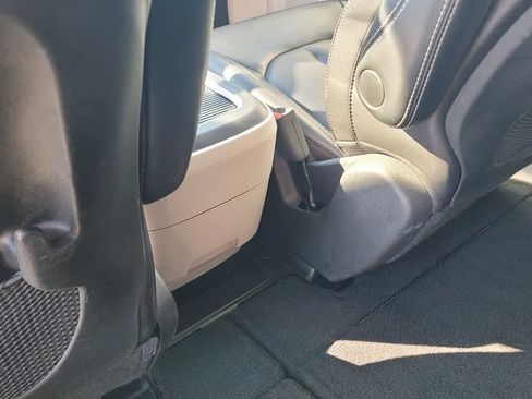 Used 2023 Chrysler Pacifica Touring-L FWD image 27