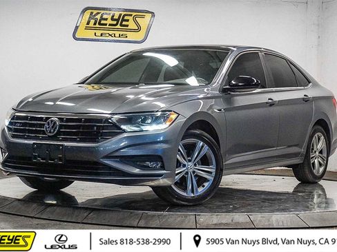 Used 2019 Volkswagen Jetta R-Line w/ R-Line Cold Weather Package image 1