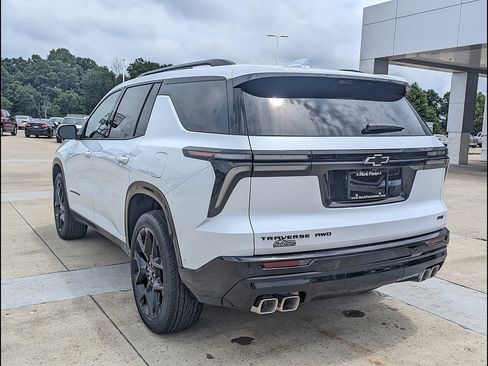 New 2026 Chevrolet Traverse RS w/ LPO, Floor Liner Package AWD/4WD image 8
