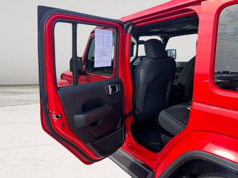 Used 2025 Jeep Wrangler Sahara 4xe AWD/4WD image 18