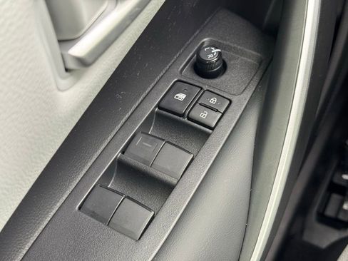 Used 2023 Toyota Corolla SE w/ SE Premium Package image 26