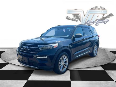 Used 2020 Ford Explorer XLT w/ Equipment Group 202A AWD/4WD image 4