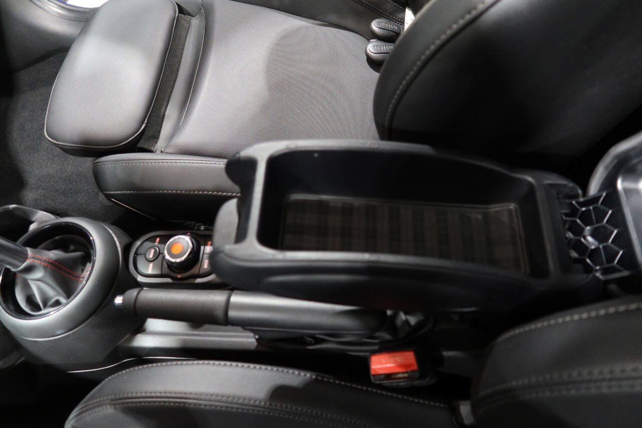 Used 2019 MINI Cooper S w/ Signature Upholstery Package FWD image 30