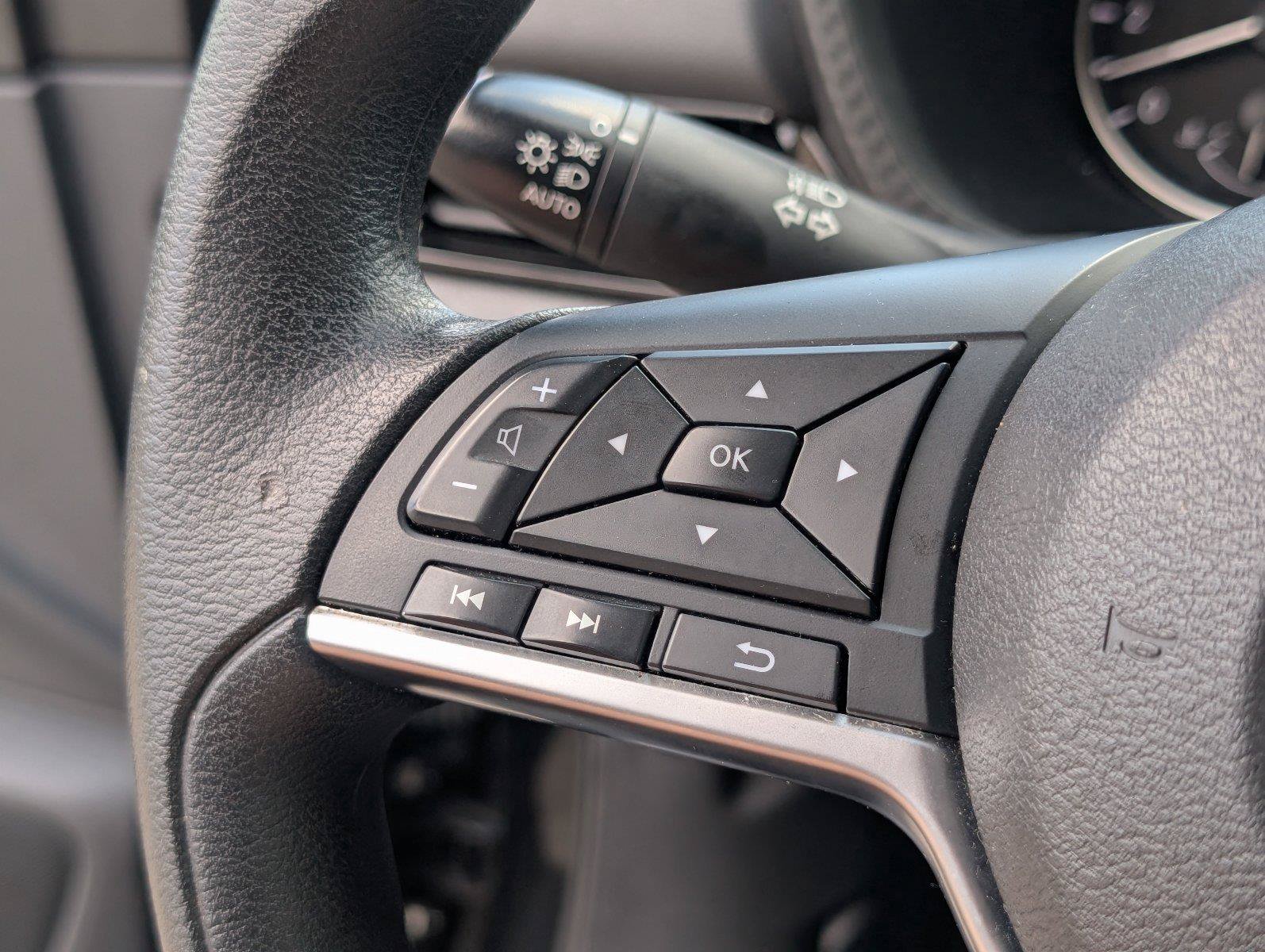 Used 2025 Nissan Sentra SV FWD image 30