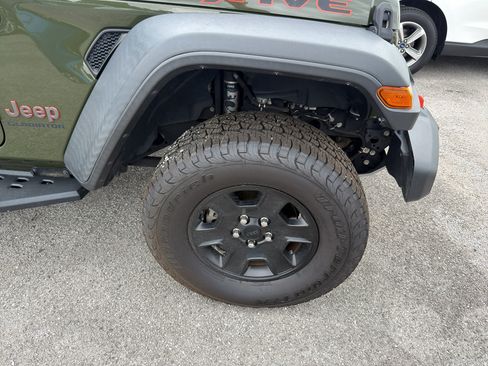 Used 2021 Jeep Gladiator Mojave w/ Trailer Tow Package AWD/4WD image 24