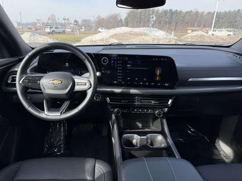 Used 2025 Chevrolet Traverse LT image 16