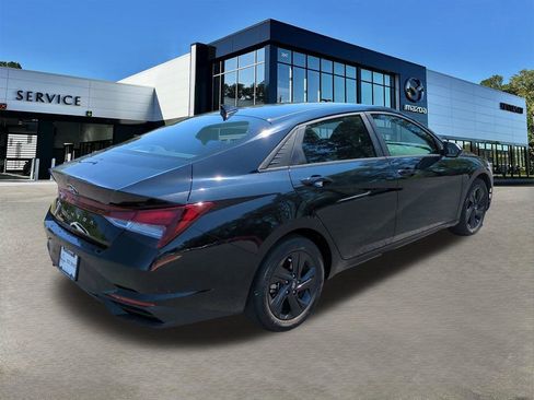 Used 2023 Hyundai Elantra SEL w/ Cargo Package image 4