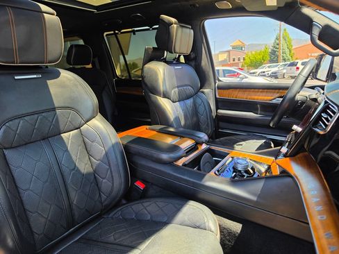 Used 2022 Jeep Grand Wagoneer Series III w/ Rear Seat Video Group 1 AWD/4WD image 23