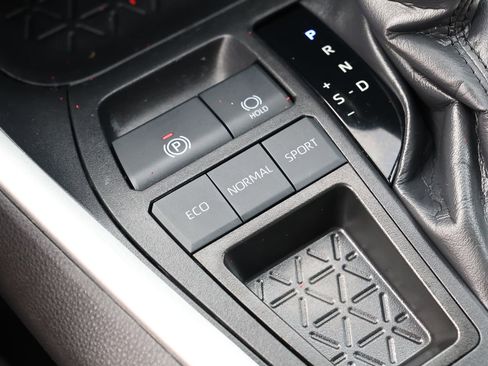 Used 2024 Toyota RAV4 XLE image 23