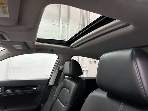 Used 2024 Honda Civic EX-L image 30