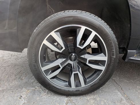 Used 2019 Chevrolet Suburban LT image 11