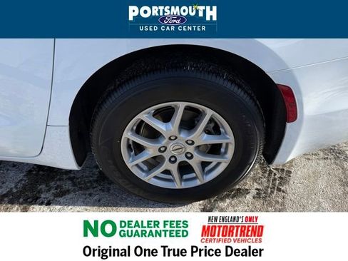 Used 2024 Chrysler Pacifica Touring-L image 26