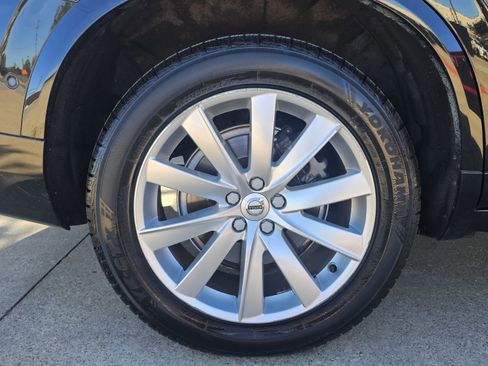 Used 2017 Volvo XC90 T6 Momentum w/ Vision Package image 16