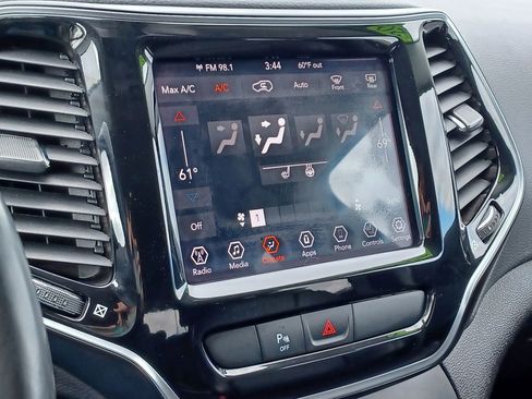 Used 2019 Jeep Cherokee Limited AWD/4WD image 24