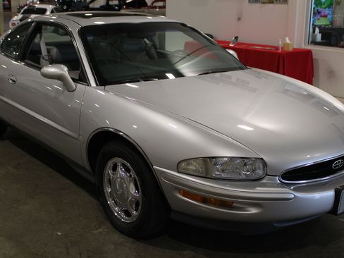 Used 1999 Buick Riviera Supercharged Coupe FWD image 34