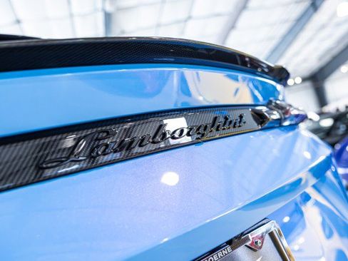 Used 2024 Lamborghini Urus Performante AWD/4WD image 19