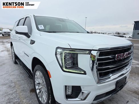 Used 2024 GMC Yukon SLT w/ SLT Luxury Package image 4