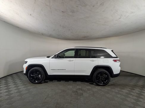 Certified 2025 Jeep Grand Cherokee Limited w/ Black Appearance Package AWD/4WD image 3