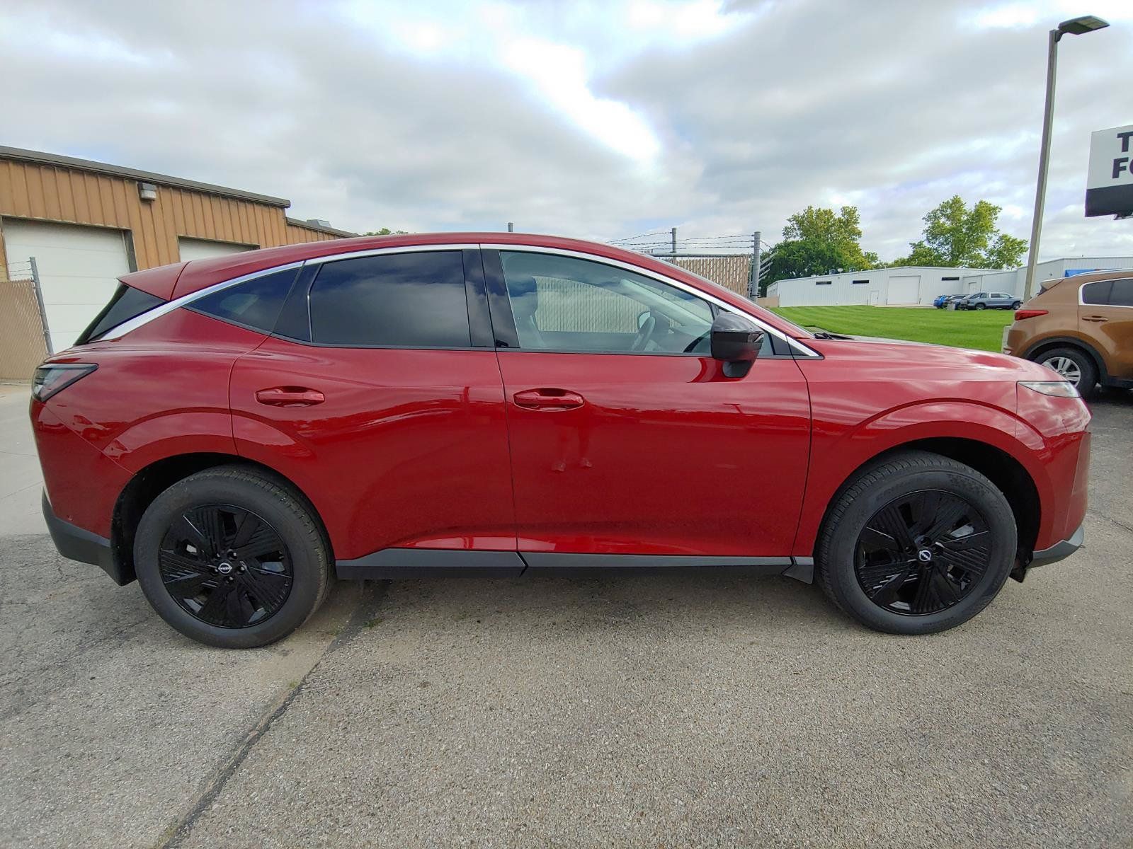 Used 2025 Nissan Murano SV AWD/4WD image 6