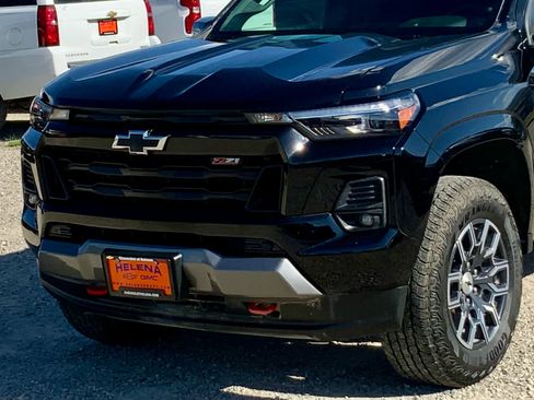 Used 2025 Chevrolet Colorado Z71 AWD/4WD image 9