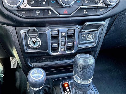 Used 2021 Jeep Wrangler Unlimited Sport AWD/4WD image 30