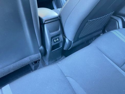 Used 2025 Hyundai Venue SEL image 23