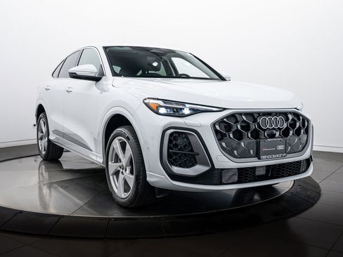 Certified 2025 Audi Q5 Premium Plus w/ Premium Plus image 2