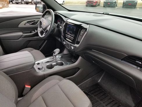 Used 2023 Chevrolet Traverse LT image 11