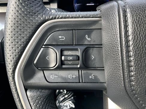 Used 2025 Toyota Tacoma TRD Off-Road image 17