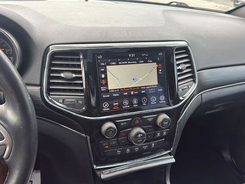 Used 2020 Jeep Grand Cherokee Limited AWD/4WD image 10