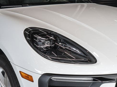 Used 2025 Porsche Macan image 29